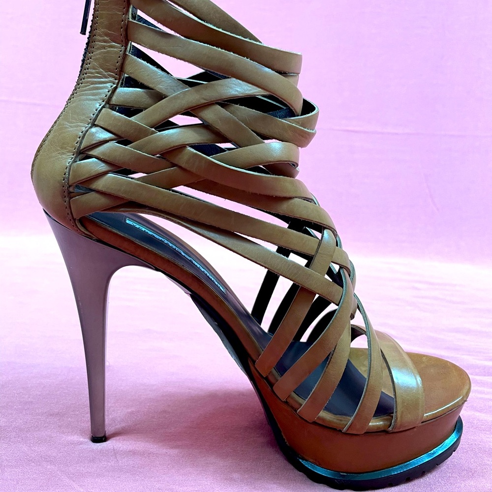 Size 8 Vera Wang Lavender heel